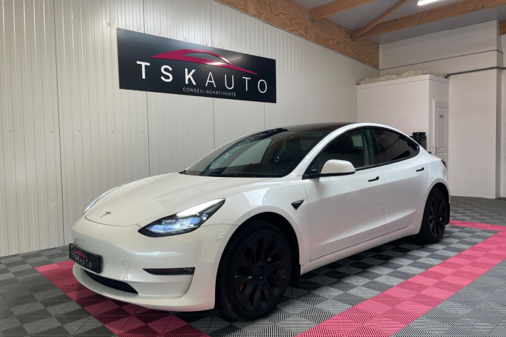 TESLA MODEL 3