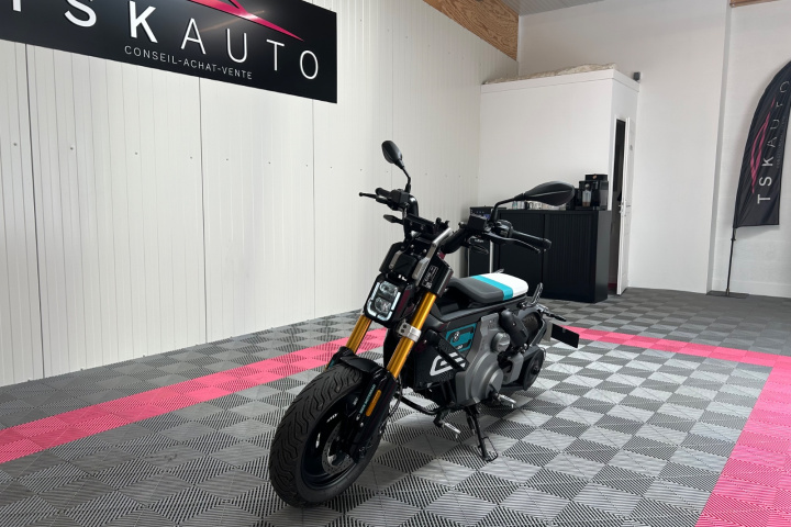 BMW CE02